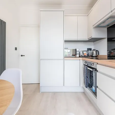 Modern 2 Bedroom Flat Near Leeds Centre With Free Parking, Ideal For Contractors & Long Stays - Nordstay Exterior photo