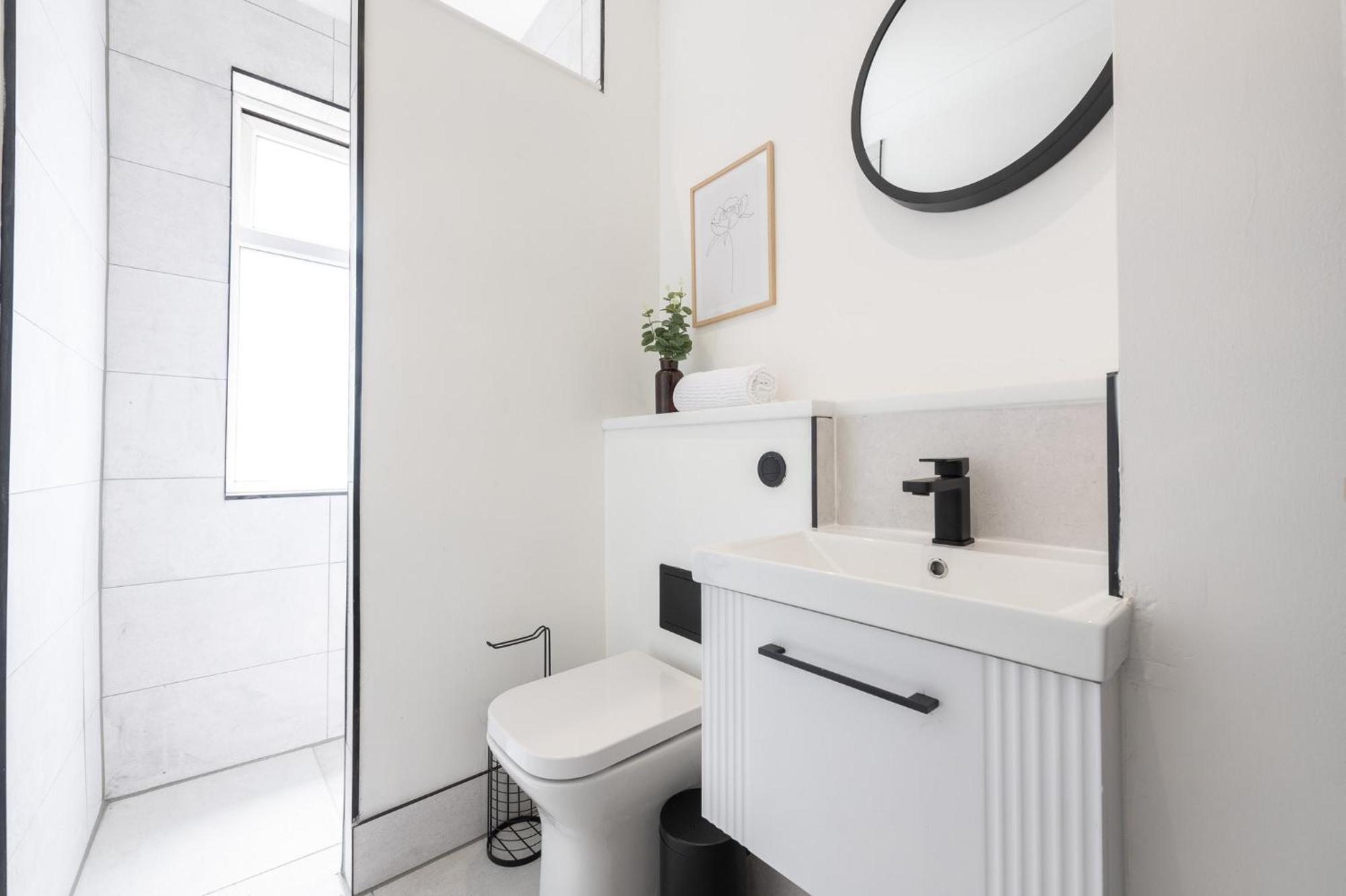 Modern 2 Bedroom Flat Near Leeds Centre With Free Parking, Ideal For Contractors & Long - Nordstay * Leeds (West Yorkshire)