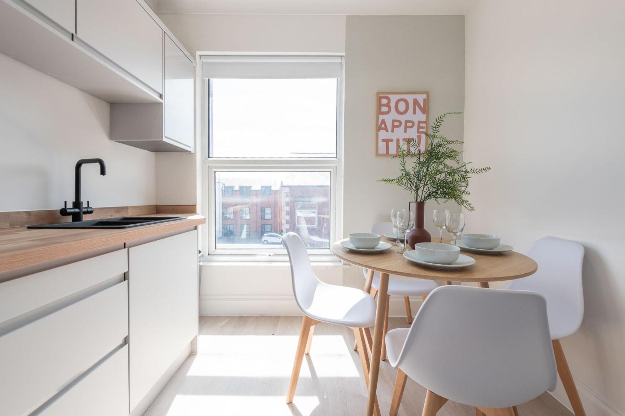 Apartment Modern 2 Bedroom Flat Near Leeds Centre With Free Parking, Ideal For Contractors & Long - Nordstay Leeds (West Yorkshire)