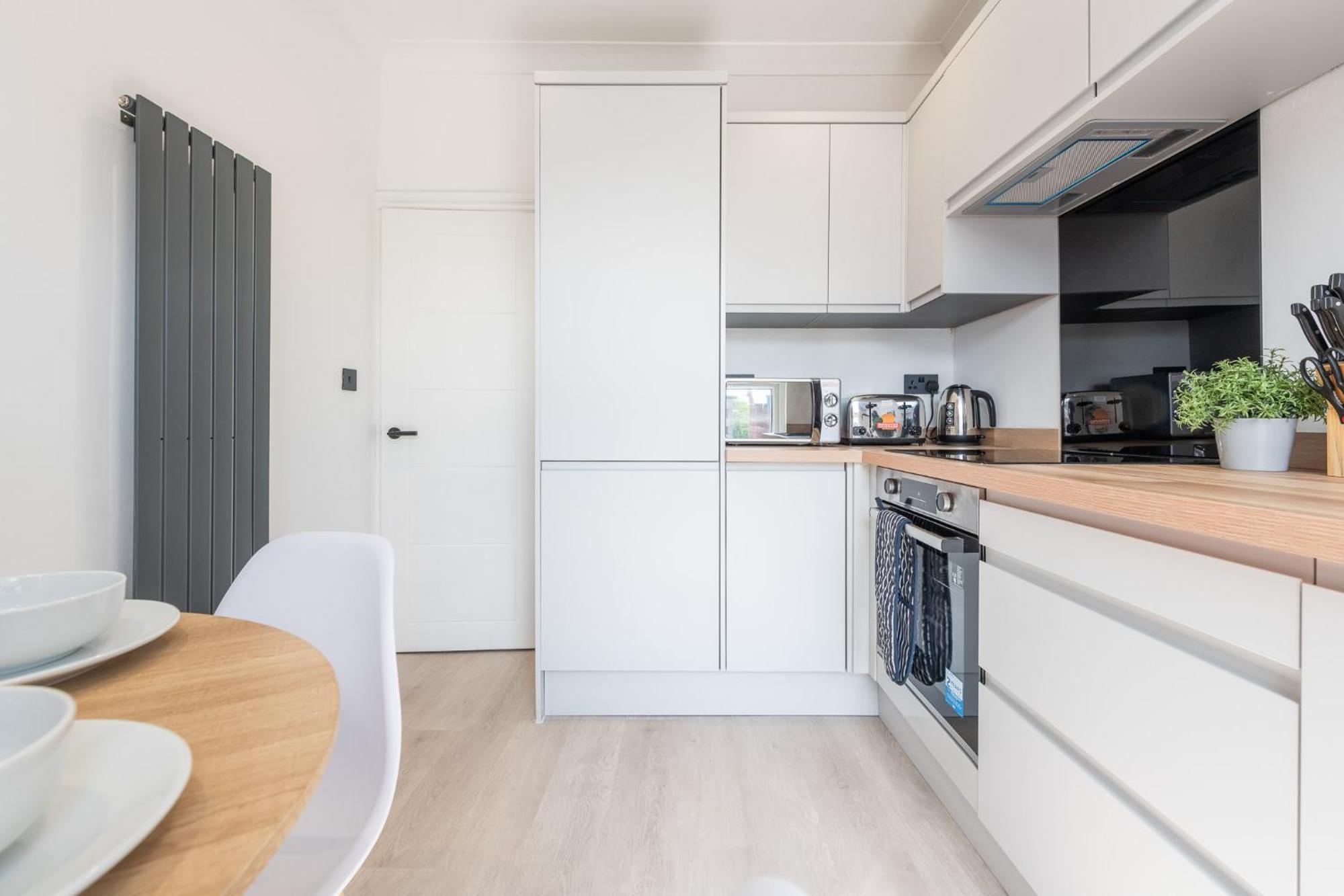 Modern 2 Bedroom Flat Near Leeds Centre With Free Parking, Ideal For Contractors & Long - Nordstay * Leeds (West Yorkshire)