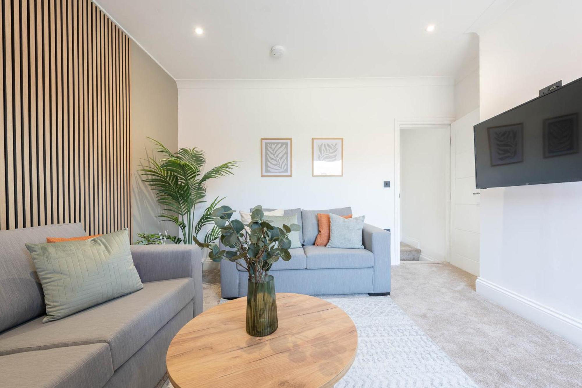 Modern 2 Bedroom Flat Near Leeds Centre With Free Parking, Ideal For Contractors & Long - Nordstay Apartment Leeds (West Yorkshire)